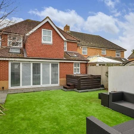 Home In Southsea With Hot Tub, Close To The Sea Portsmouth Bagian luar foto