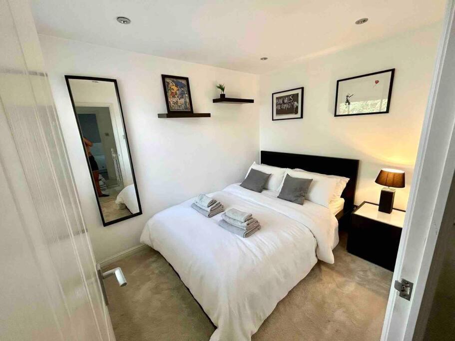 Home In Southsea With Hot Tub, Close To The Sea Portsmouth Bagian luar foto