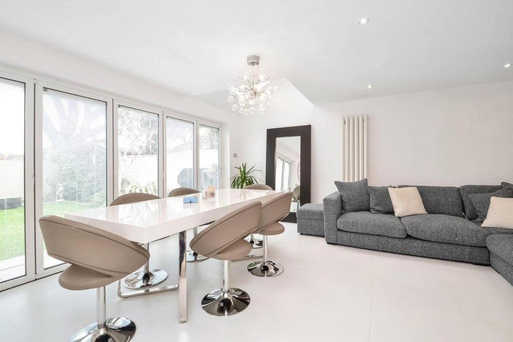 Home In Southsea With Hot Tub, Close To The Sea Portsmouth Bagian luar foto
