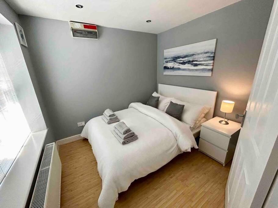 Home In Southsea With Hot Tub, Close To The Sea Portsmouth Bagian luar foto