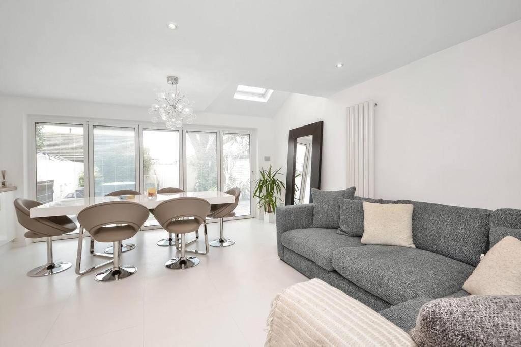 Home In Southsea With Hot Tub, Close To The Sea Portsmouth Bagian luar foto